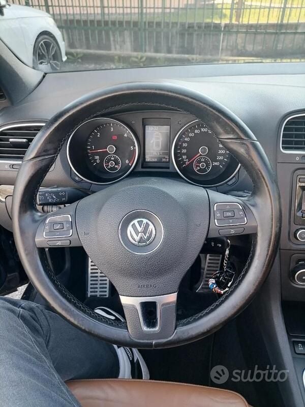 Usata VW Golf Cabriolet 105 CV (77 kW) 2012 Blu Cabrio