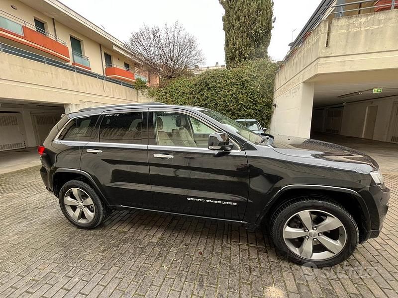 Usata Jeep Grand Cherokee Overland 250 CV (183 kW) 2015 Nero SUV