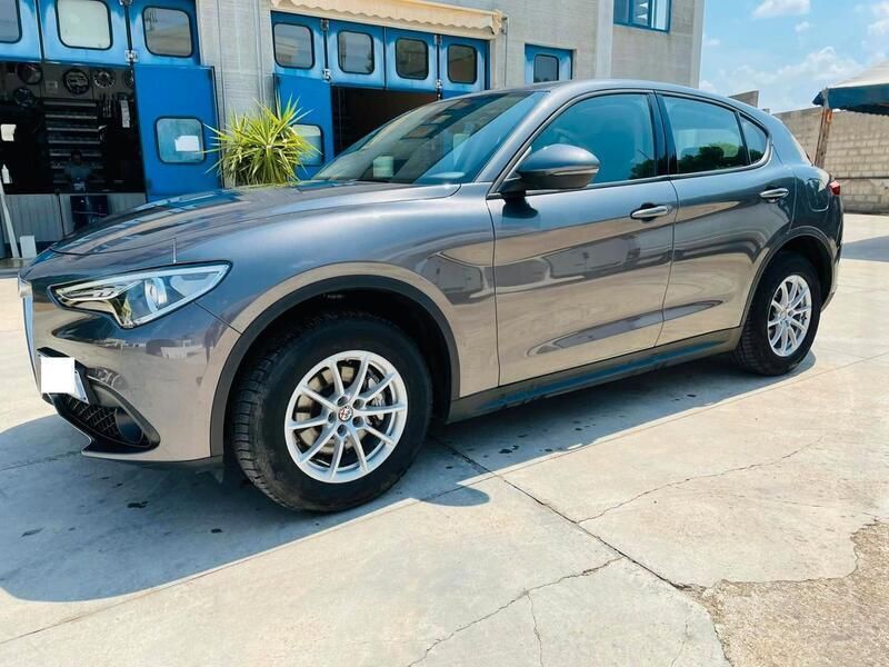Usata Alfa Romeo Stelvio Business 180 CV (132 kW) 2018 Grigio SUV