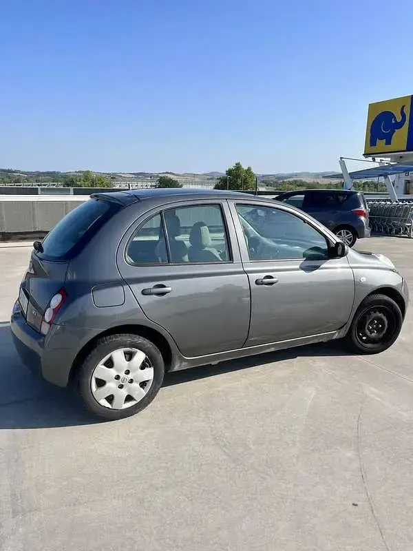 Usata Nissan Micra Acenta 65 CV (47 kW) 2005 Marrone Berlina