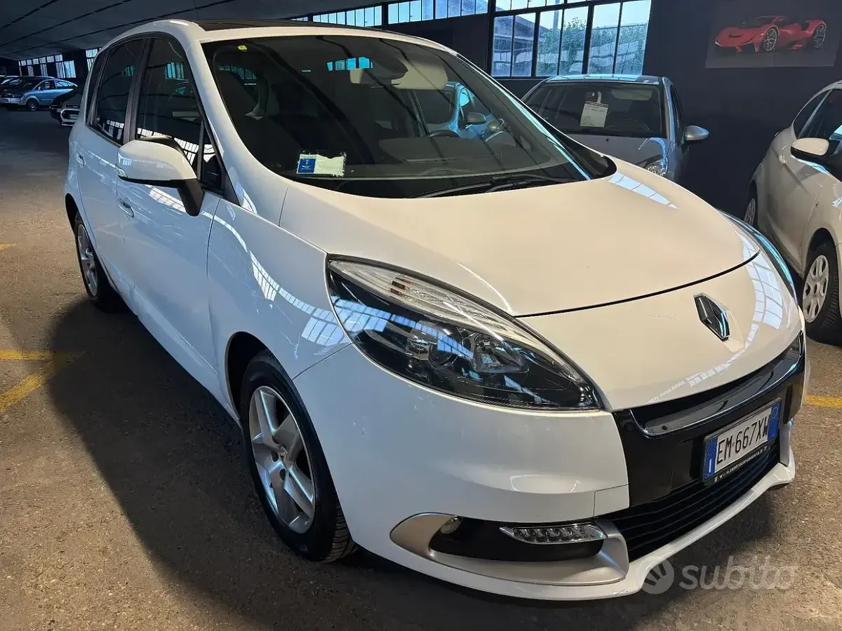 Usata Renault Scénic III Bose Edition 110 CV (80 kW) 2012 Bianco Monovolume
