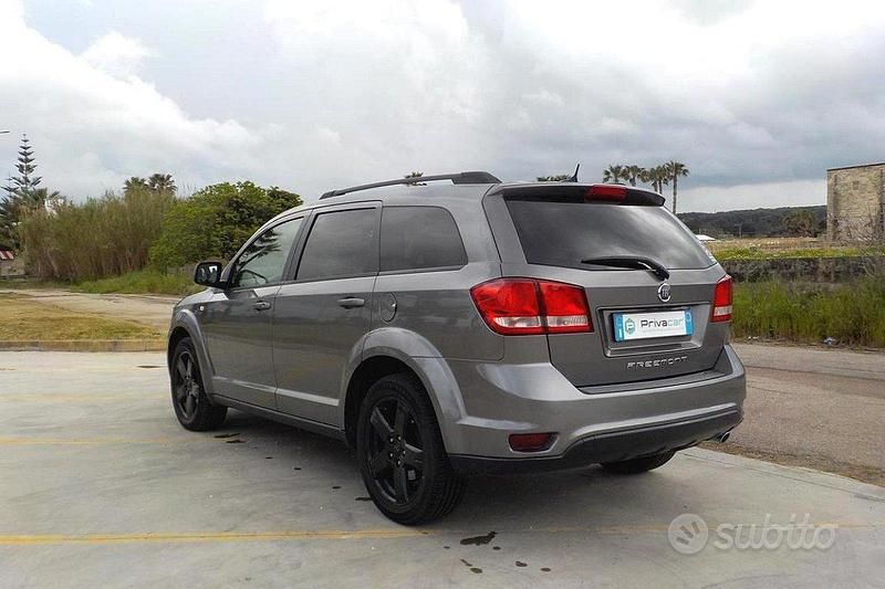Usata Fiat Freemont Urban 170 CV (125 kW) 2011 Grigio SUV