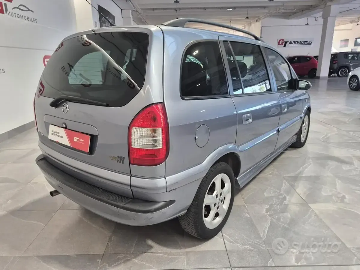 Usata Opel Zafira Elegance 97 CV (71 kW) 2005 Grigio Monovolume