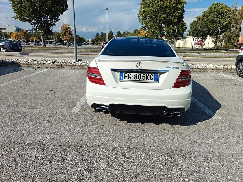 Usata Mercedes C220 AMG 170 CV (125 kW) 2011 Bianco Coupé