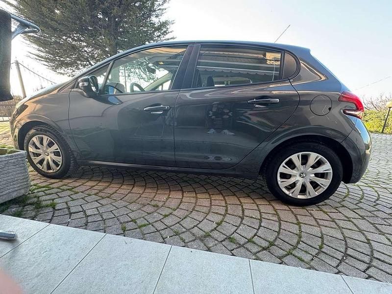 Usata Peugeot 208 75 CV (55 kW) 2017 Grigio Utilitaria