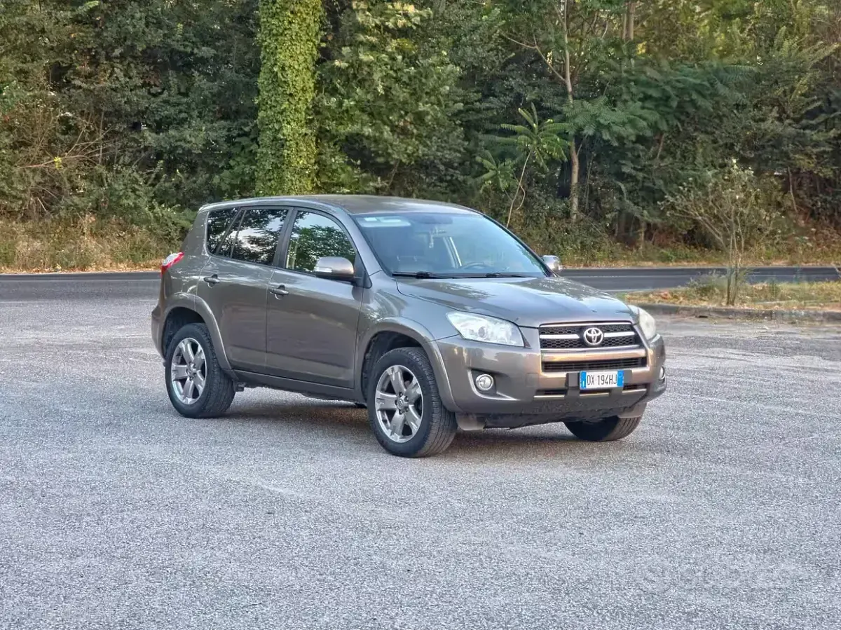 Usata Toyota RAV4 Luxury 150 CV (110 kW) 2009 Marrone SUV