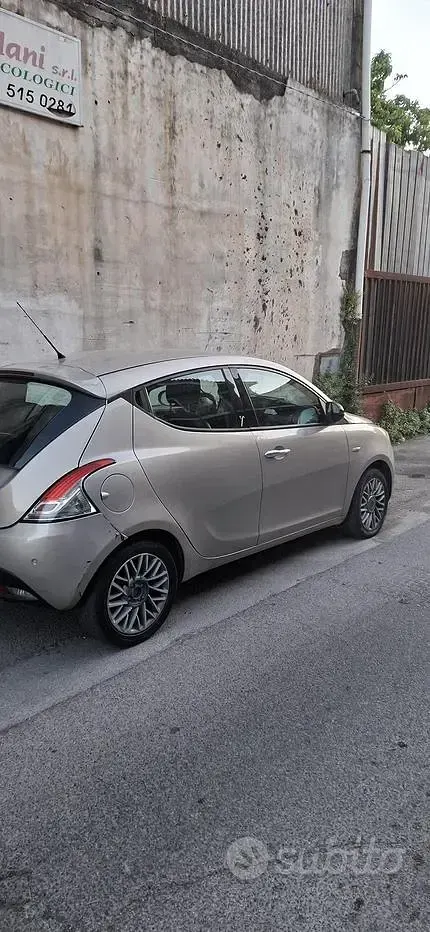 Usata Lancia Ypsilon 95 CV (69 kW) 2011 Utilitaria
