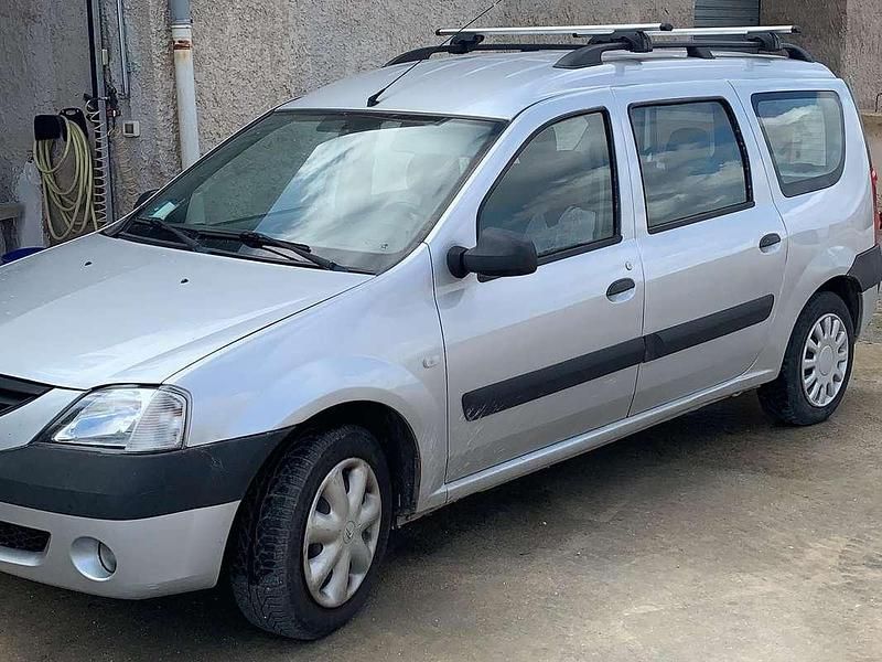 Usata Dacia Logan Lauréate 105 CV (77 kW) 2008 Argento Berlina