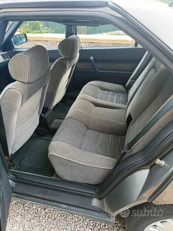 Usata Alfa Romeo 164 207 CV (152 kW) 1991 Grigio Berlina