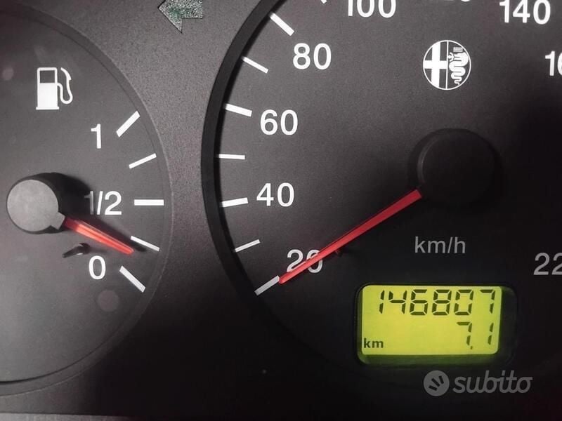 Usata Alfa Romeo 146 103 CV (75 kW) 1998 Rosso Utilitaria