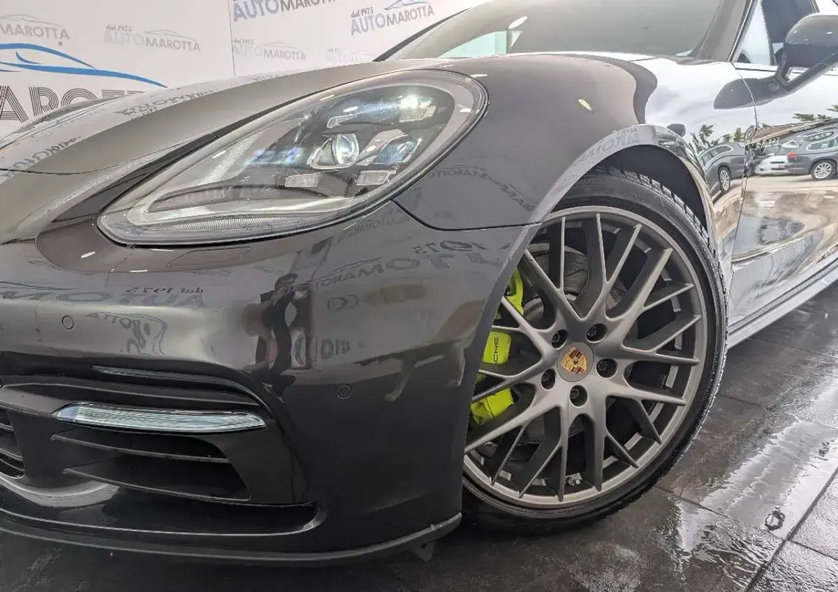 Usata Porsche Panamera 330 CV (242 kW) 2020 Grigio Berlina