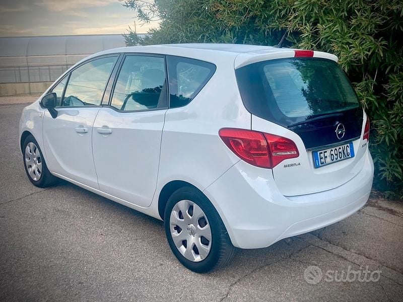 Usata Opel Meriva 95 CV (69 kW) 2011 Bianco Monovolume