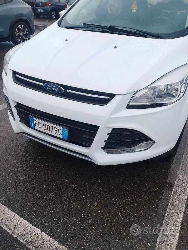 Usata Ford Kuga 120 CV (88 kW) 2016 Bianco SUV