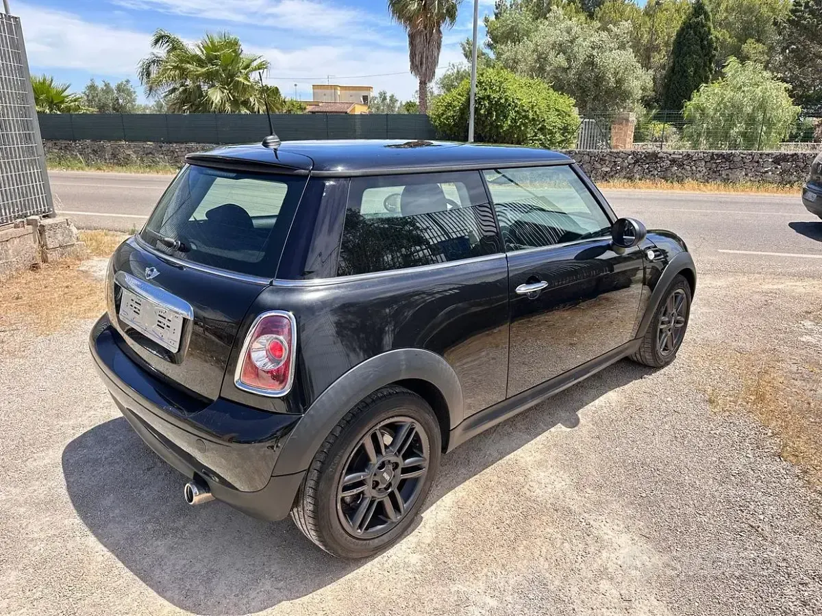Usata Mini Cooper 90 CV (66 kW) 2010 Nero Utilitaria