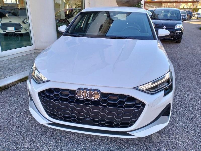 Usata Audi A3 Advanced 116 CV (85 kW) 2024 Bianco pastello Berlina
