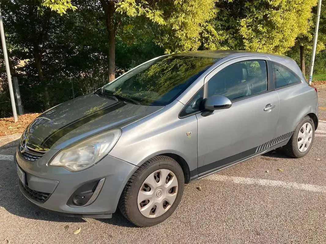 Usata Opel Corsa 86 CV (63 kW) 2013 Argento Utilitaria