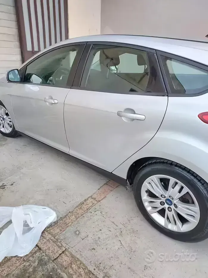 Usata Ford Focus 105 CV (77 kW) 2011 Berlina