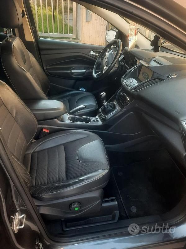 Usata Ford Kuga 120 CV (88 kW) 2016 Grigio SUV