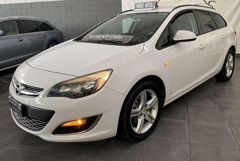 Usata Opel Astra Sport 110 CV (80 kW) 2013 Bianco Station wagon
