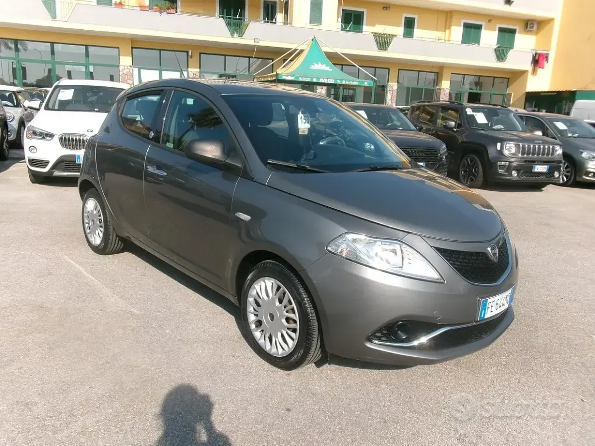 Usata Lancia Ypsilon 69 CV (50 kW) 2016 Grigio Utilitaria