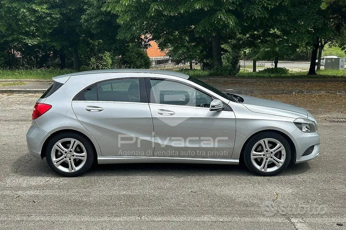 Usata Mercedes A200 156 CV (114 kW) 2015 Grigio Utilitaria