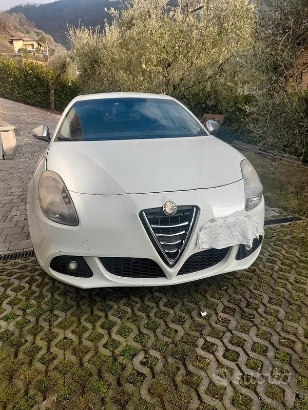 Usata Alfa Romeo Giulietta 120 CV (88 kW) 2011 Bianco Utilitaria