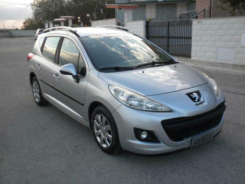 Usato 2010 Peugeot 207 1.4 Benzin 95 CV (3.100 €) 70037