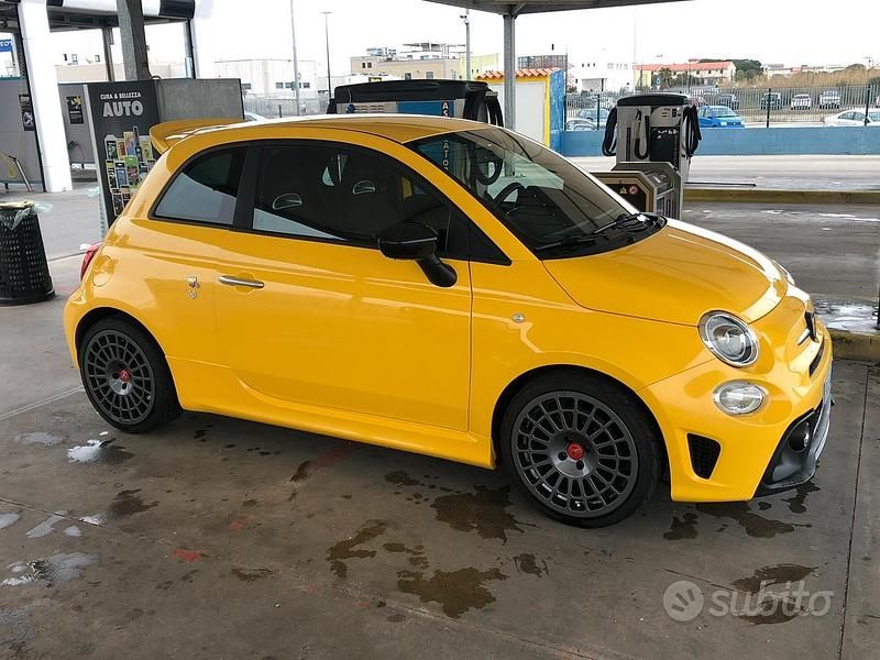 Usata Abarth 595 Pista 160 CV (117 kW) 2018 Giallo Berlina