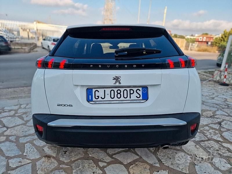 Usata Peugeot 2008 Allure 131 CV (96 kW) 2022 Bianco SUV