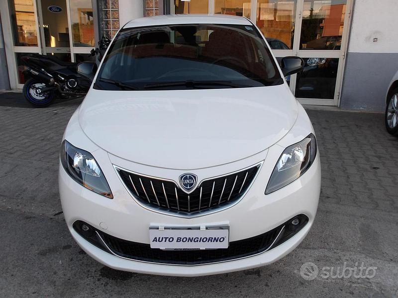 Usata Lancia Ypsilon Gold 69 CV (50 kW) 2023 Blu Utilitaria