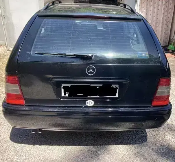 Usata Mercedes C220 150 CV (110 kW) 1996 Nero Station wagon