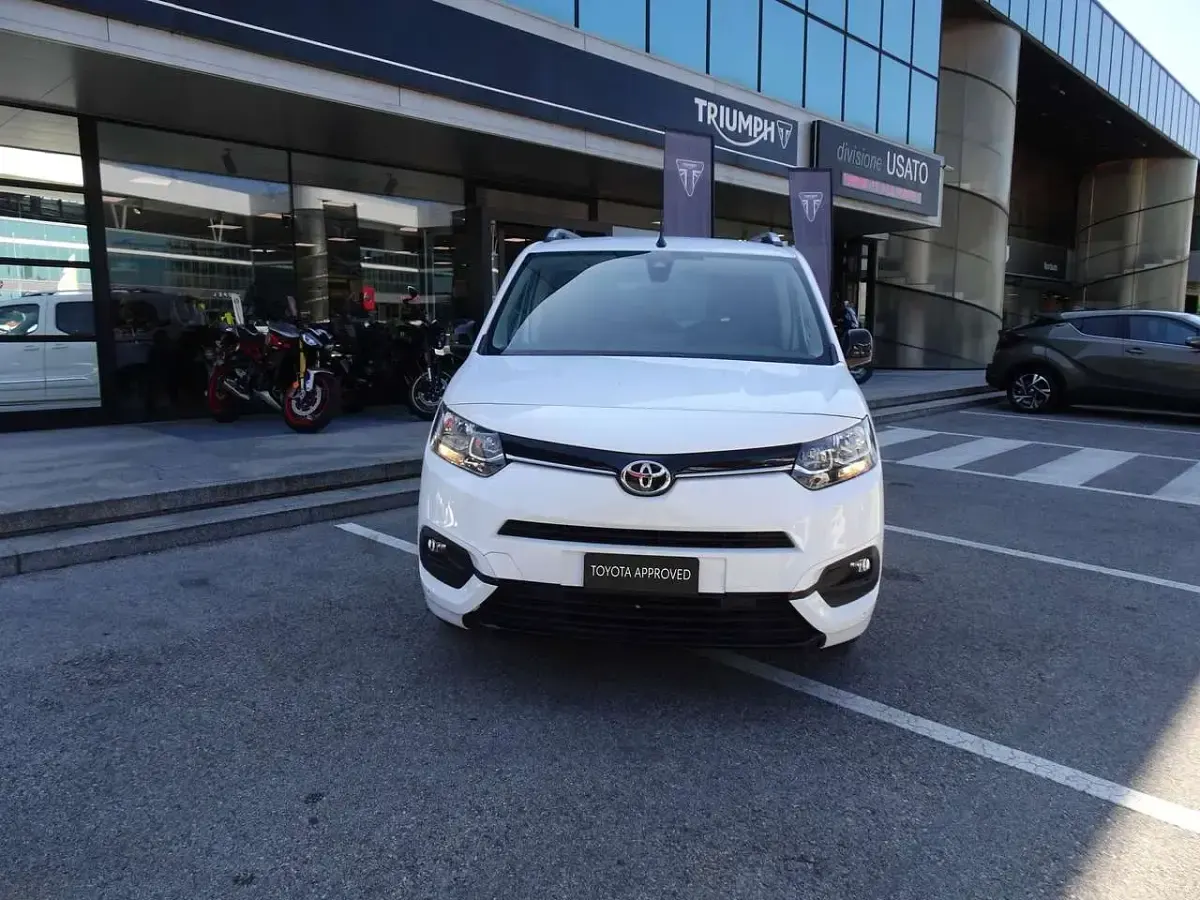 Usata Toyota Proace Verso City 100 kW (136 CV) 2022 Bianco Station wagon