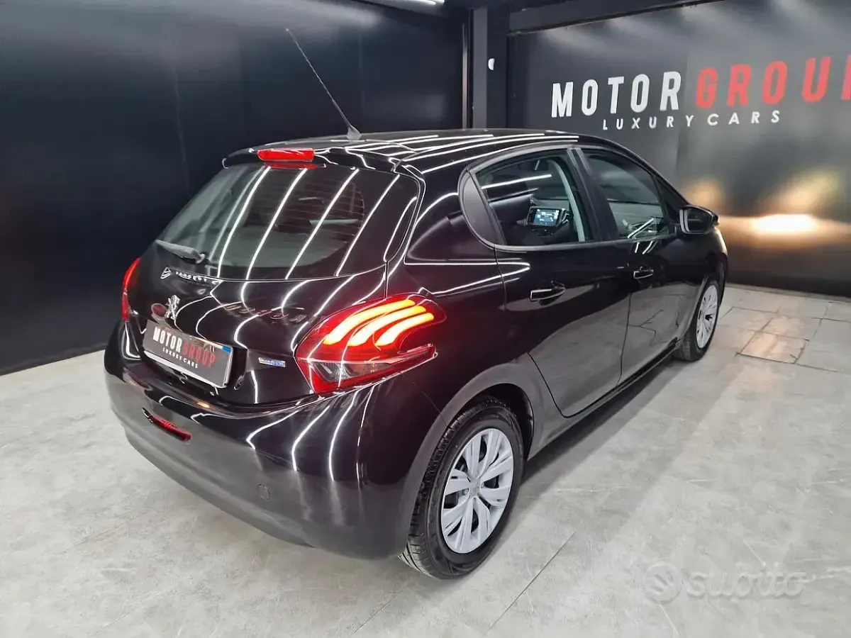 Usata Peugeot 208 Active 75 CV (55 kW) 2016 Nero Utilitaria