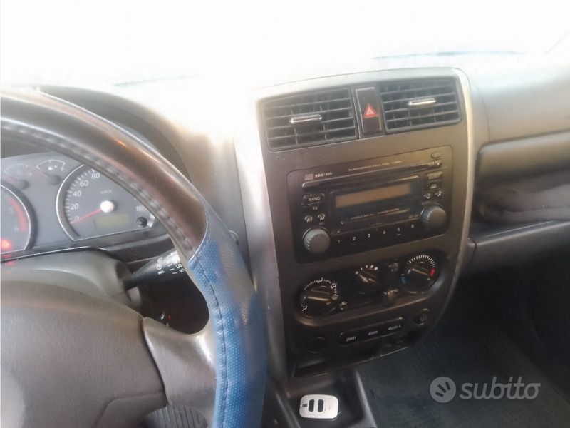 Usata Suzuki Jimny 86 CV (63 kW) 2010 Bianco SUV