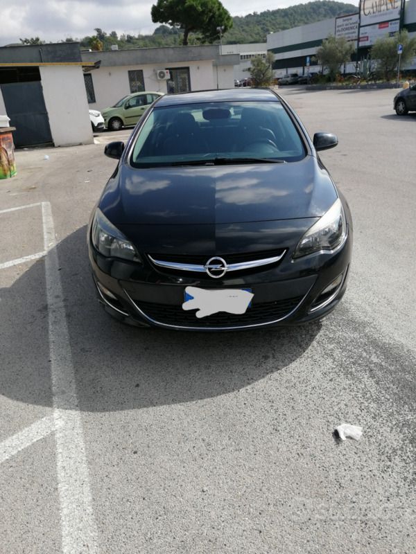 Usata 2013 Opel Astra Cosmo Tre volumi | 5300 € (Buon prezzo) - Immagine 1/4