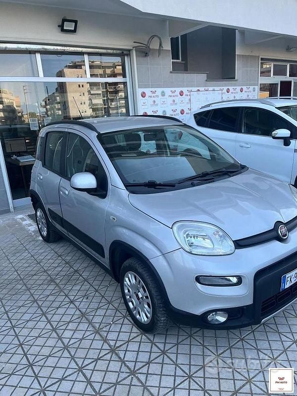 Usata Fiat Panda 4x4 S 79 CV (58 kW) 2017 Grigio chiaro Utilitaria