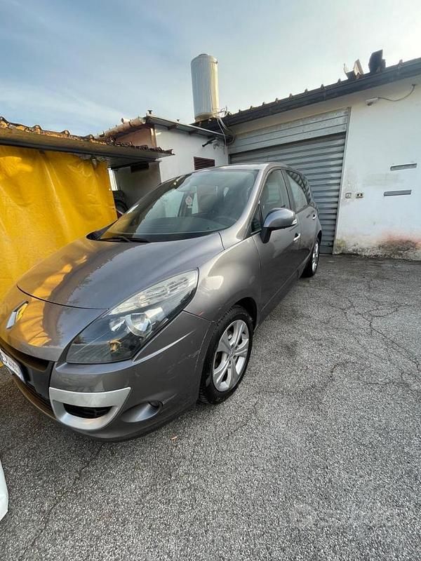 Usata Renault Scénic III XMOD 110 CV (80 kW) 2011 Grigio Monovolume