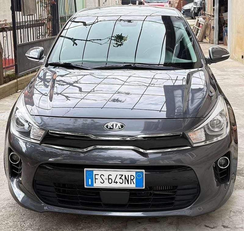 Usata Kia Rio 90 CV (66 kW) 2019 Grigio Berlina