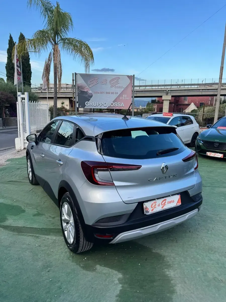 Usata Renault Captur Techno 91 CV (66 kW) 2024 Grigio SUV