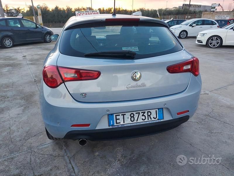 Usata Alfa Romeo Giulietta Exclusive 105 CV (77 kW) 2013 Viola Utilitaria
