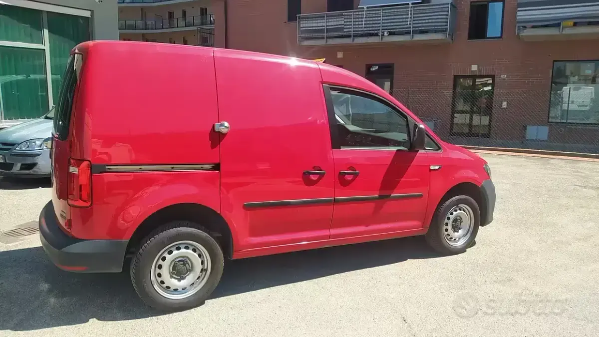 Usata VW Caddy 122 CV (89 kW) 2016 Rosso Monovolume