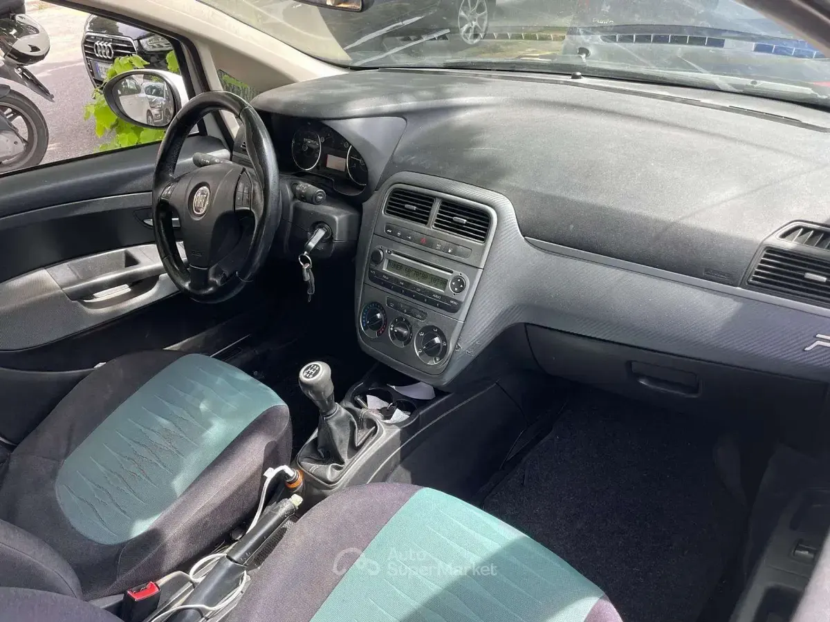 Usata Fiat Grande Punto Dynamic 77 CV (56 kW) 2008 Bianco Utilitaria