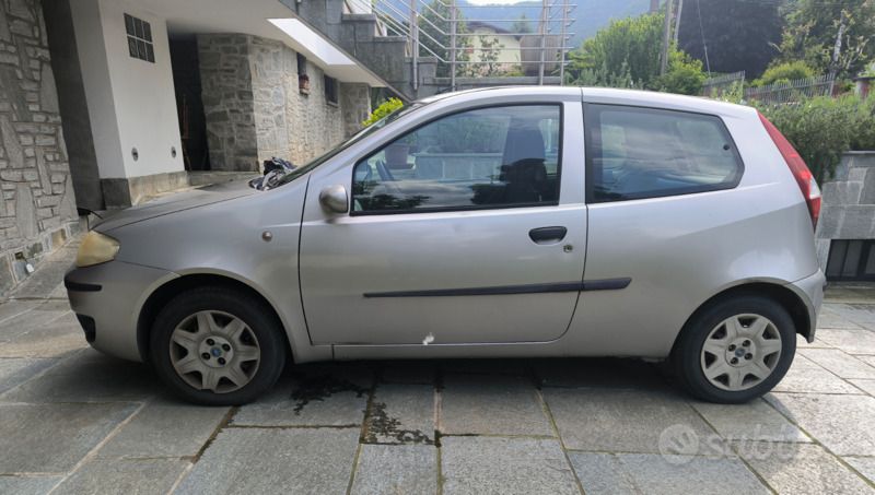 Usata Fiat Punto Dynamic 80 CV (58 kW) 2003 Grigio Utilitaria