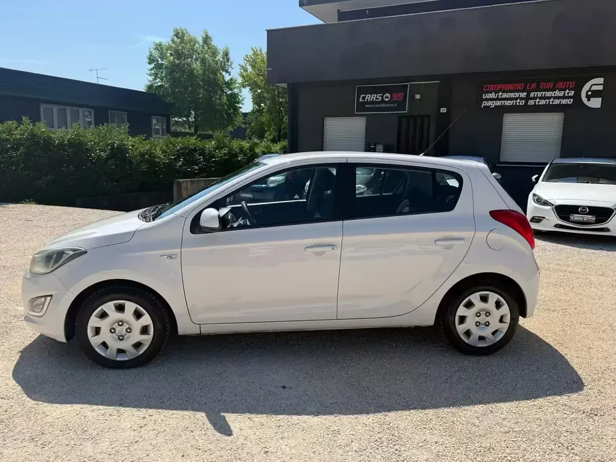 Usata Hyundai i20 Edition 85 CV (62 kW) 2014 Bianco Utilitaria