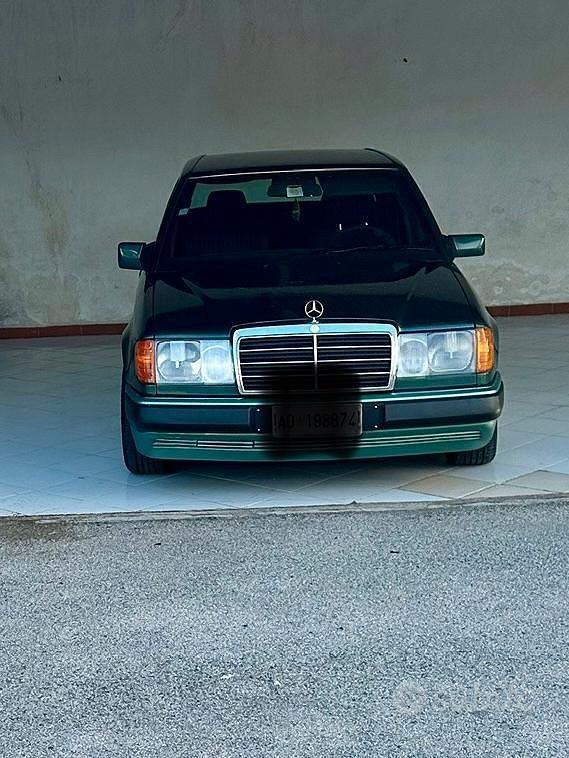 Usata Mercedes E200 122 CV (89 kW) 1991 Verde Berlina