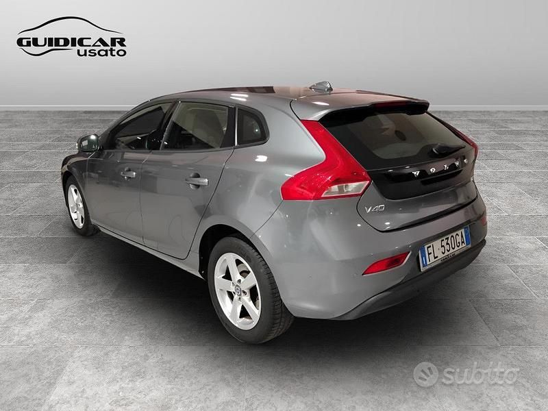 Usata Volvo V40 Business Edition 120 CV (88 kW) 2017 Grigio Station wagon