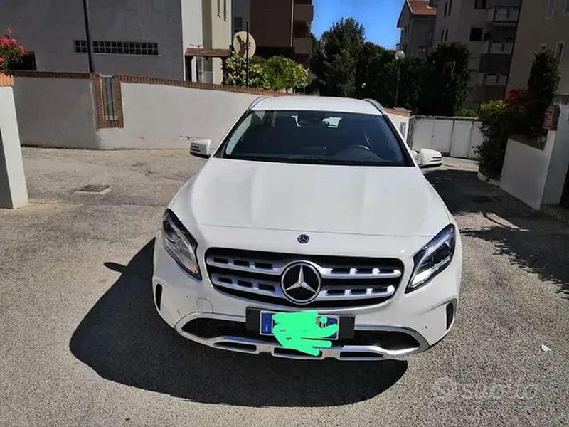Usata Mercedes GLA180 109 CV (80 kW) 2018 Bianco SUV