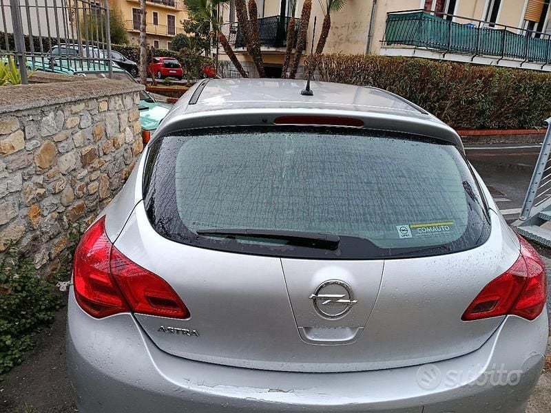 Usata Opel Astra 2010 Grigio Berlina