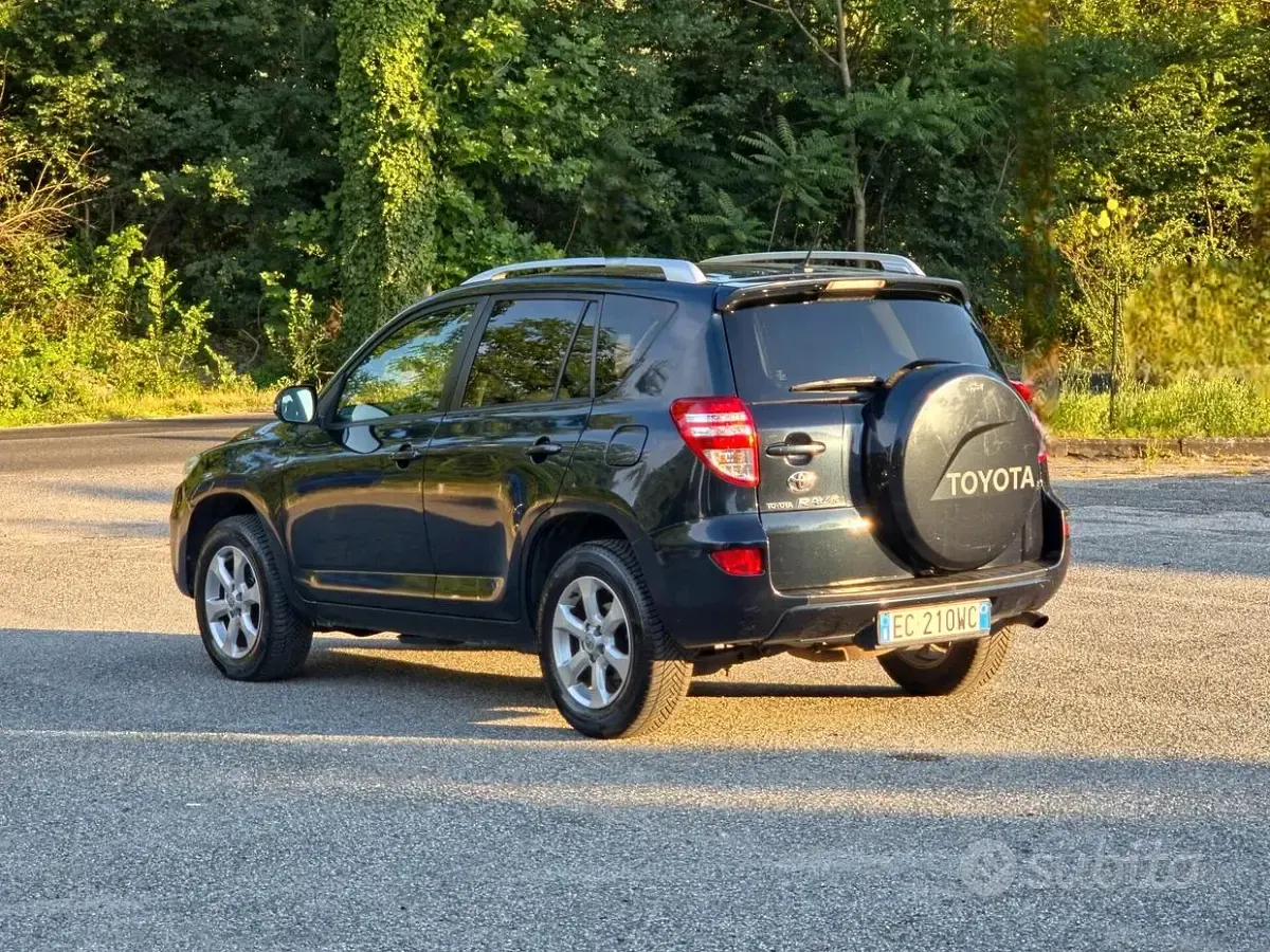 Usata Toyota RAV4 150 CV (110 kW) 2010 Blu SUV