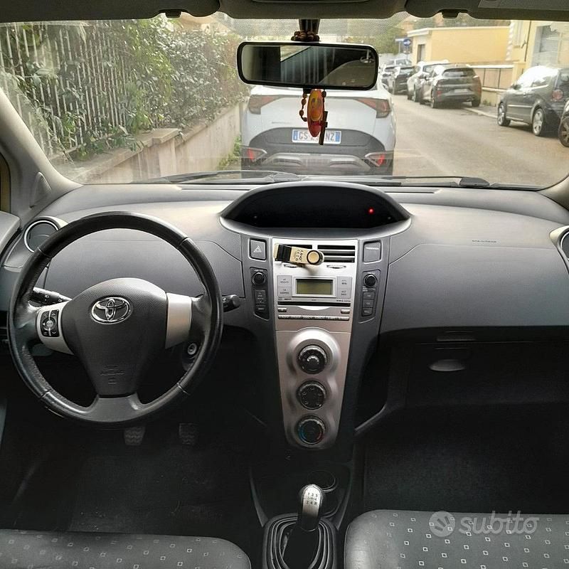 Usata Toyota Yaris 69 CV (50 kW) 2008 Nero Utilitaria